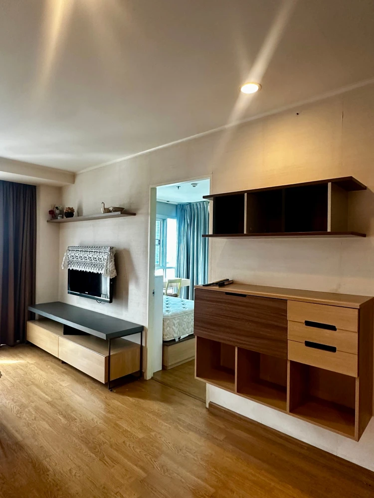 U Delight @ Huaykwang Station, 17th floor, fully furnished unit for rent. Book now!