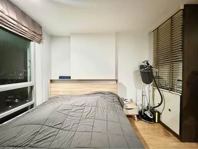 For rent: U Delight @ Huaykwang Station, unobstructed city view, high floor, includes front-loading washing machine, fully furnished. Rare find, book