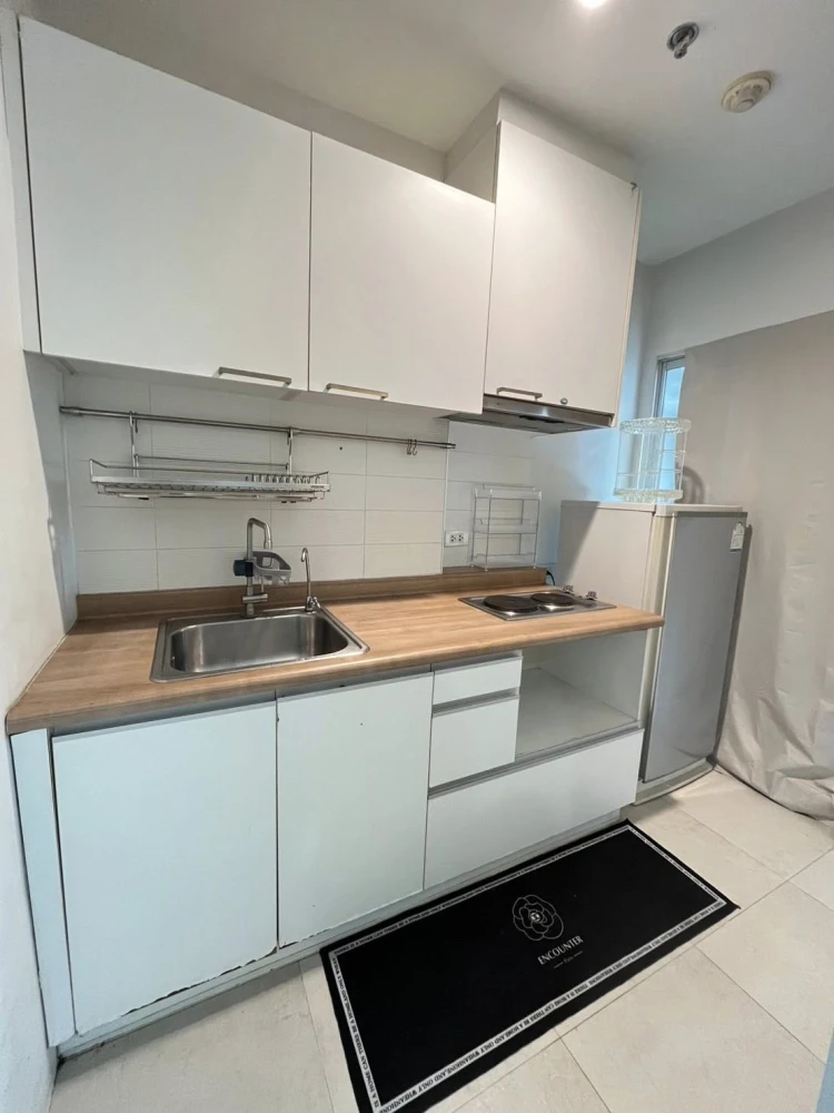 For rent: U Delight @ Huaykwang Station, 10th floor room, beautiful view, nice wallpaper, full facilities, don't miss it!