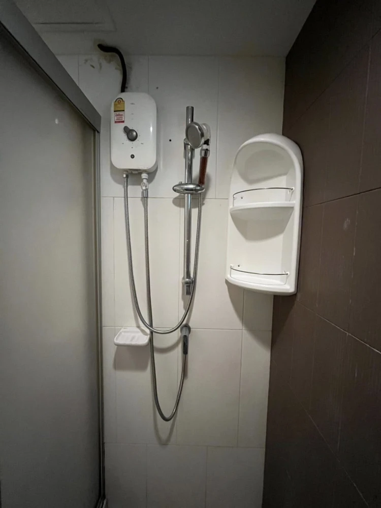 For rent: U Delight @ Huaykwang Station, 10th floor room, beautiful view, nice wallpaper, full facilities, don't miss it!