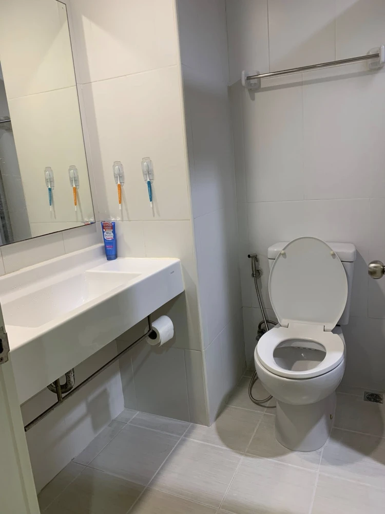 For rent: U Delight @ Huaykwang Station, a nice room on the 4th floor, good location, fully furnished, just bring your bags and move in!