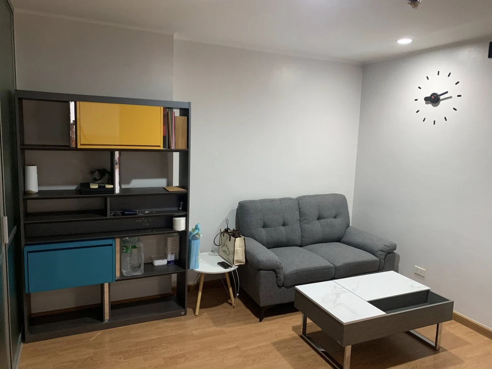 For rent: U Delight @ Huaykwang Station, a nice room on the 4th floor, good location, fully furnished, just bring your bags and move in!