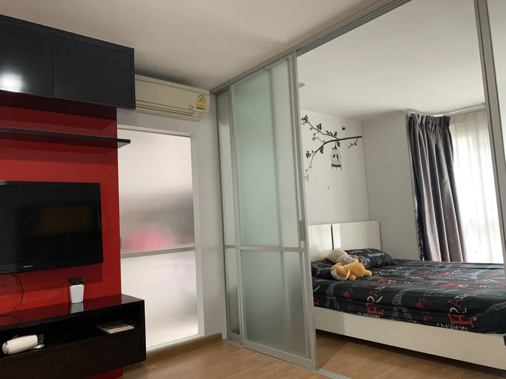 For rent: U Delight @ Huaykwang Station, a nice room on the 4th floor, good location, fully furnished, just bring your bags and move in!