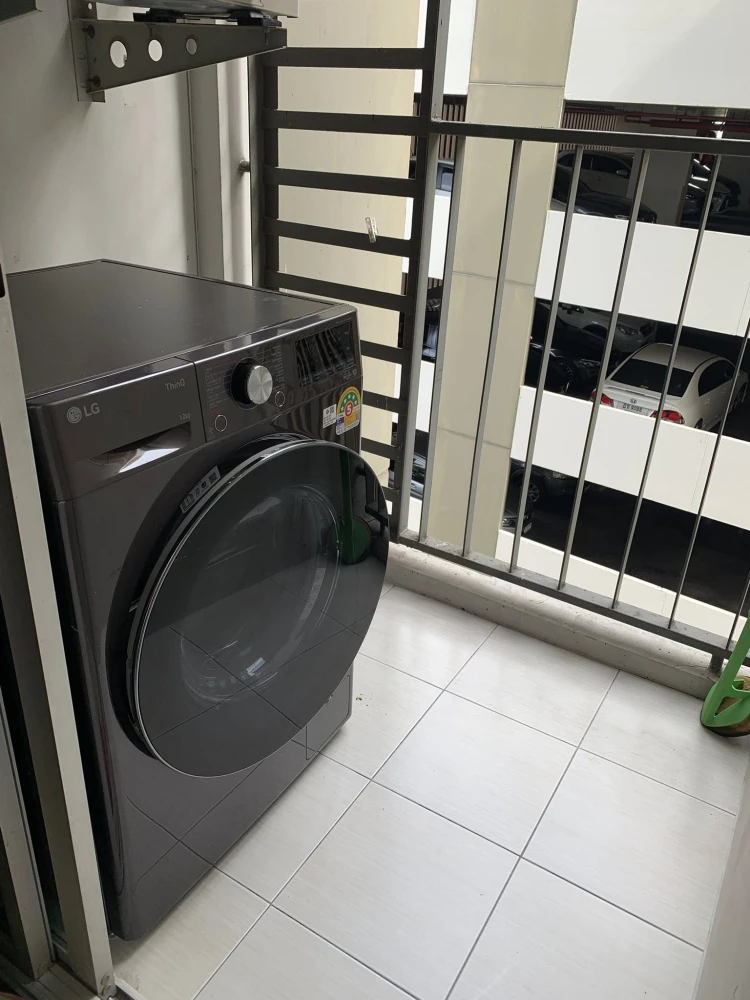 For rent: U Delight @ Huaykwang Station, a nice room on the 4th floor, good location, fully furnished, just bring your bags and move in!