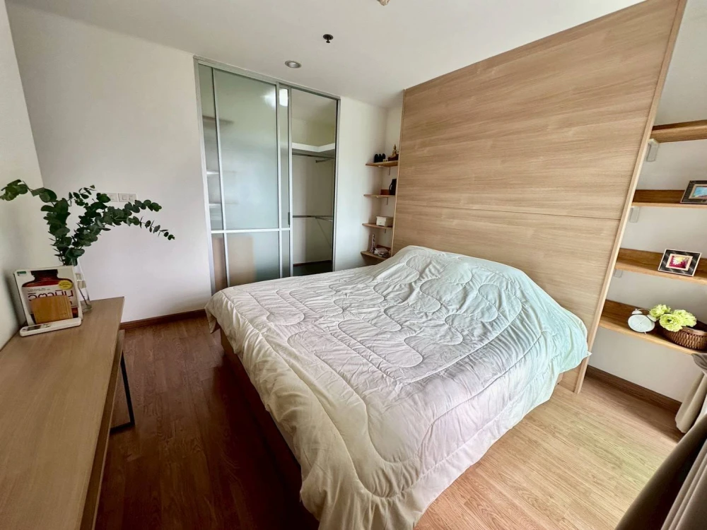For rent: U Delight @ Jatujak Station, corner unit with 2 balconies, pool view from every room, fully furnished, ready to move in.