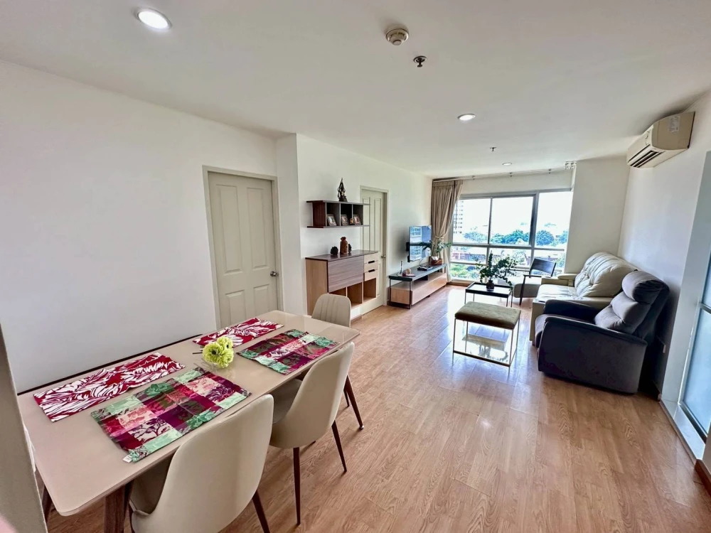 For rent: U Delight @ Jatujak Station, corner unit with 2 balconies, pool view from every room, fully furnished, ready to move in.