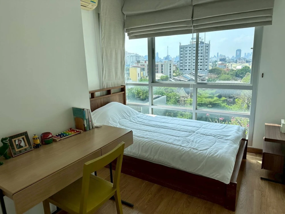 For rent: U Delight @ Jatujak Station, corner unit with 2 balconies, pool view from every room, fully furnished, ready to move in.