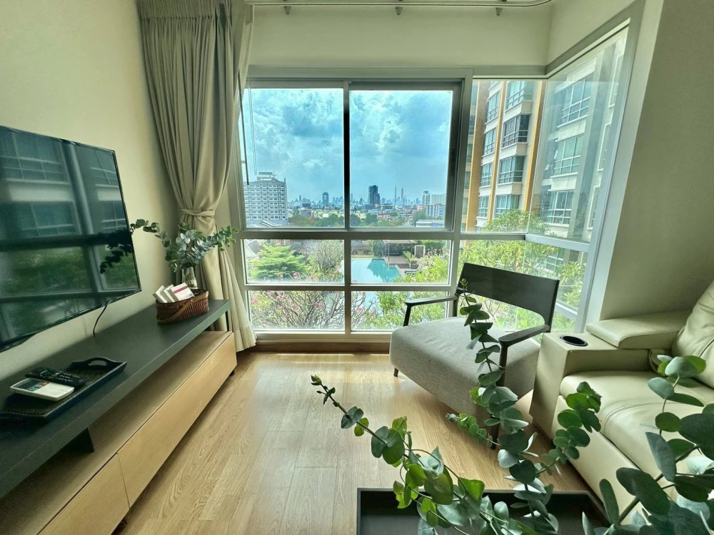 For rent: U Delight @ Jatujak Station, corner unit with 2 balconies, pool view from every room, fully furnished, ready to move in.