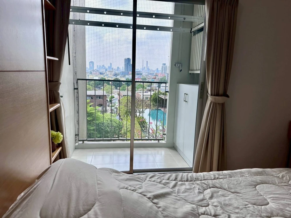 For rent: U Delight @ Jatujak Station, corner unit with 2 balconies, pool view from every room, fully furnished, ready to move in.