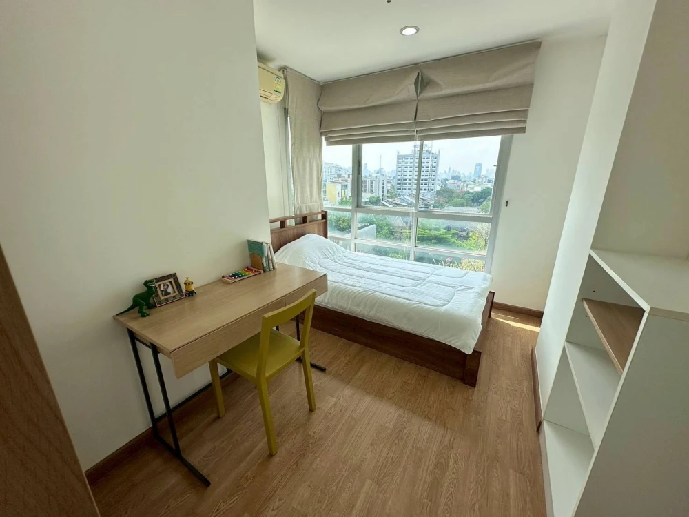 For rent: U Delight @ Jatujak Station, corner unit with 2 balconies, pool view from every room, fully furnished, ready to move in.