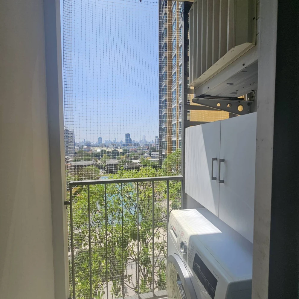 For rent: U Delight @ Jatujak Station, corner unit with 2 balconies, pool view from every room, fully furnished, ready to move in.