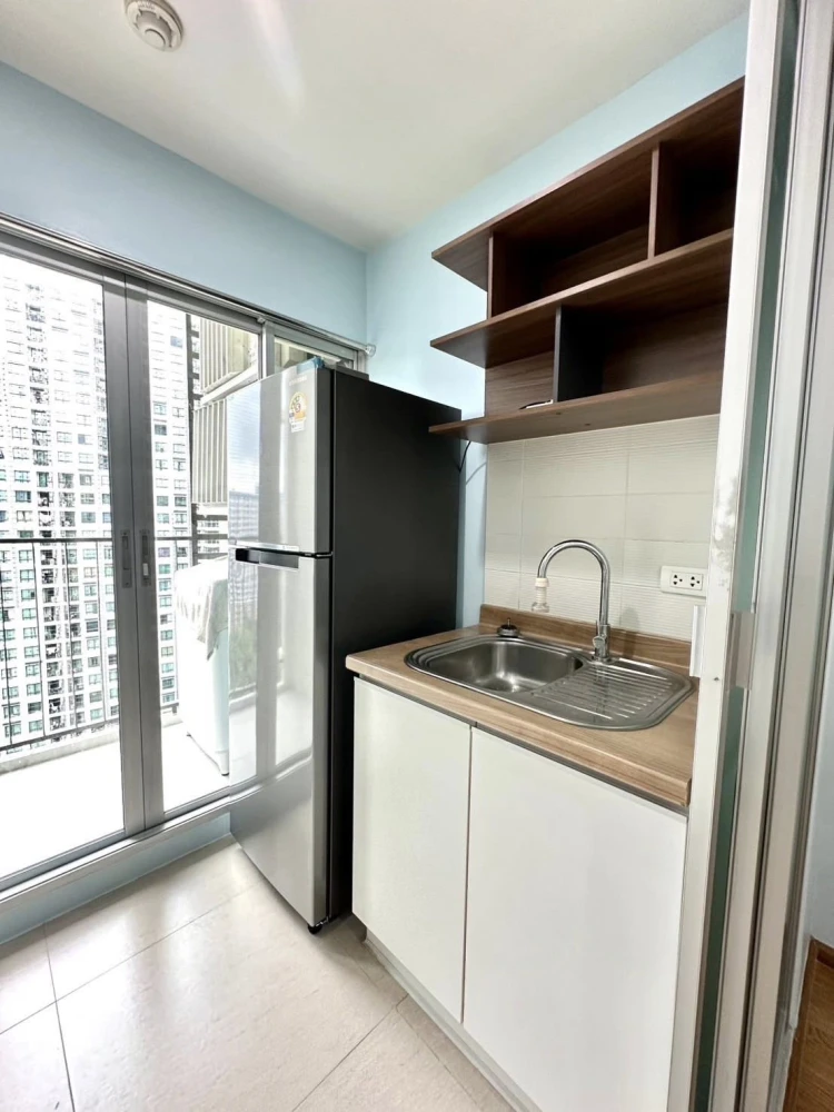 For rent: U Delight @ Onnut Station, spacious room with plenty of usable space, fully furnished and equipped with appliances. Reserve now!