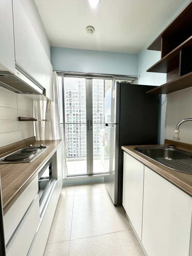 For rent: U Delight @ Onnut Station, spacious room with plenty of usable space, fully furnished and equipped with appliances. Reserve now!