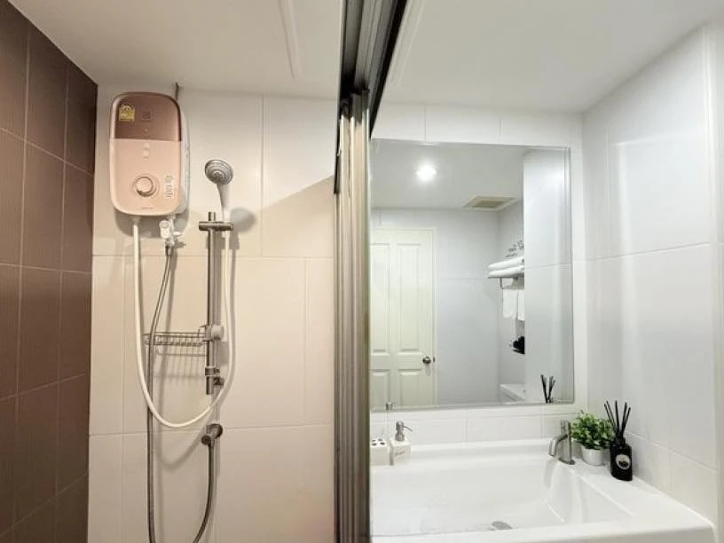 For rent: U Delight @ Onnut Station, high-floor room, nice to live in, fully equipped with amenities. Hurry and reserve now before it's too late!!!