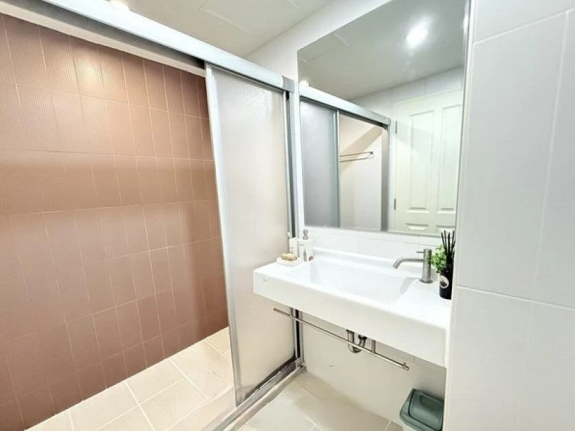 For rent: U Delight @ Onnut Station, high-floor room, nice to live in, fully equipped with amenities. Hurry and reserve now before it's too late!!!