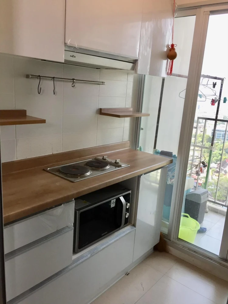 For rent: U Delight @ Onnut Station, corner room, not crowded, comes with complete furniture, hurry and reserve now!