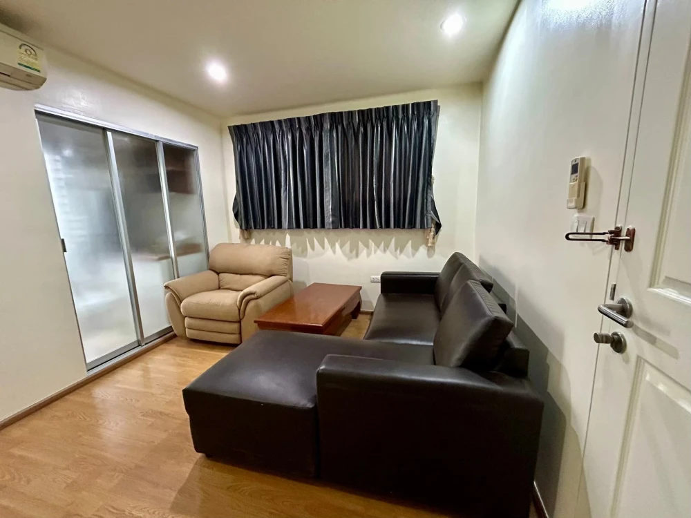 For rent: U Delight @ Onnut Station, corner room, not crowded, comes with complete furniture, hurry and reserve now!