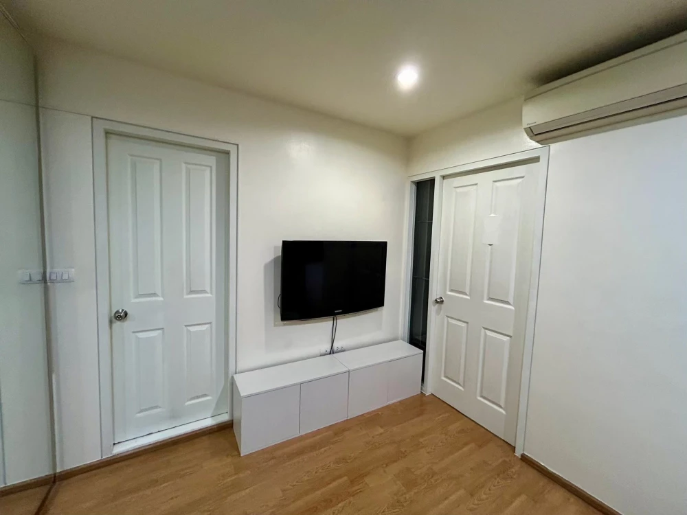 For rent: U Delight @ Onnut Station, corner room, not crowded, comes with complete furniture, hurry and reserve now!