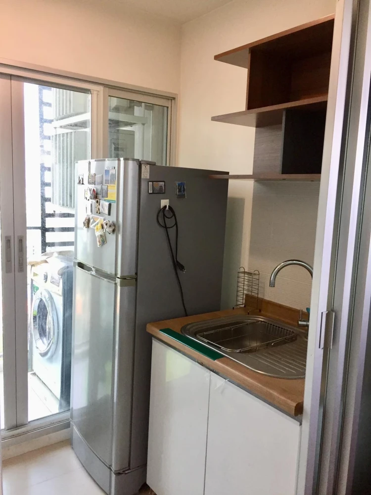 For rent: U Delight @ Onnut Station, corner room, not crowded, comes with complete furniture, hurry and reserve now!