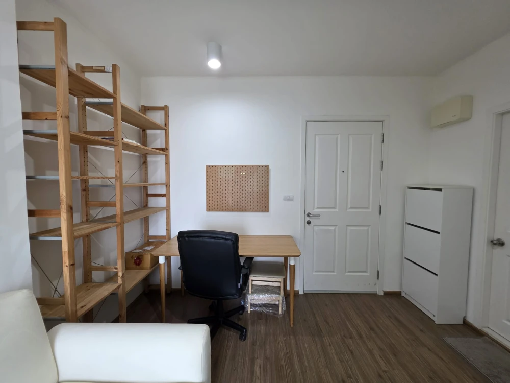 For rent: U Delight @ Talatphlu Station, room on the 20th floor, very high, fully furnished, must arrange.