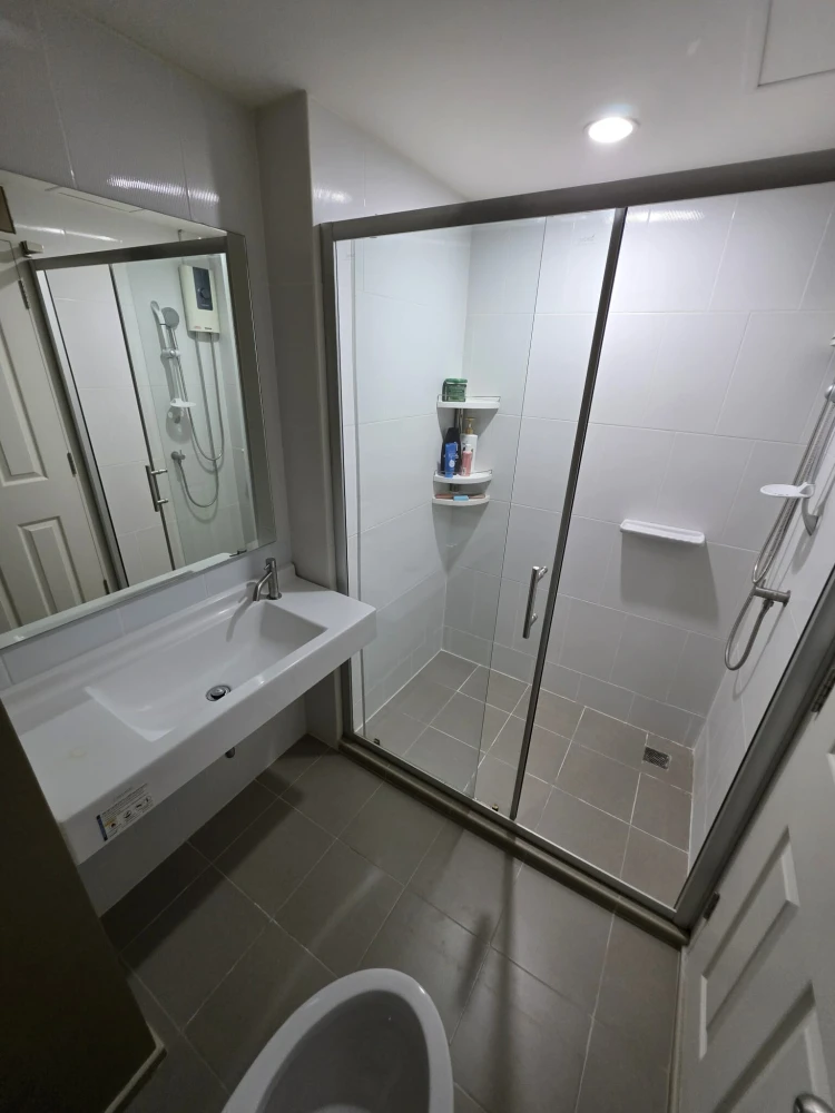 For rent: U Delight @ Talatphlu Station, room on the 20th floor, very high, fully furnished, must arrange.