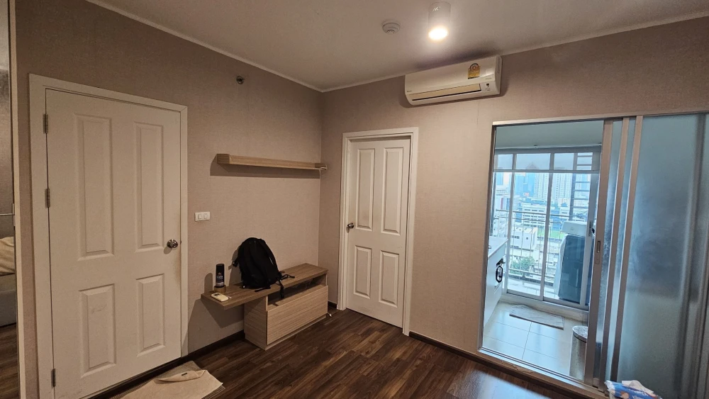 For rent: U Delight Ratchavibha, a nice room with a built-in headboard, good location, convenient transportation, hurry and reserve now!