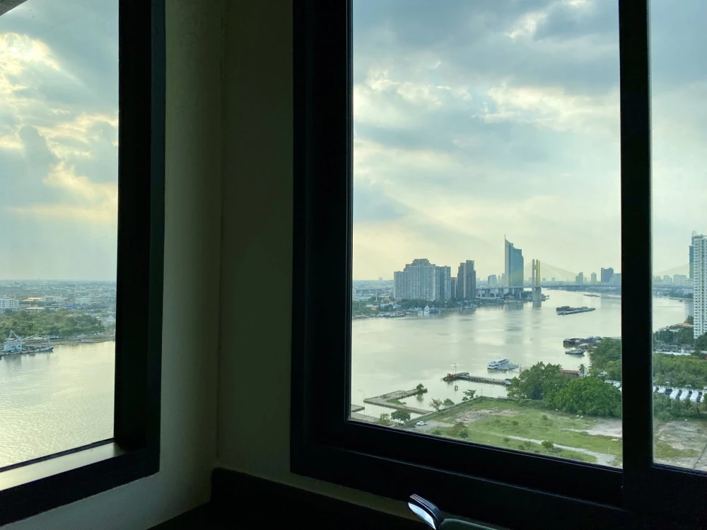 For rent: U Delight Residence Riverfront Rama 3, 23rd floor unit with balcony overlooking the Chao Phraya River. The room is bright, airy, and comfort