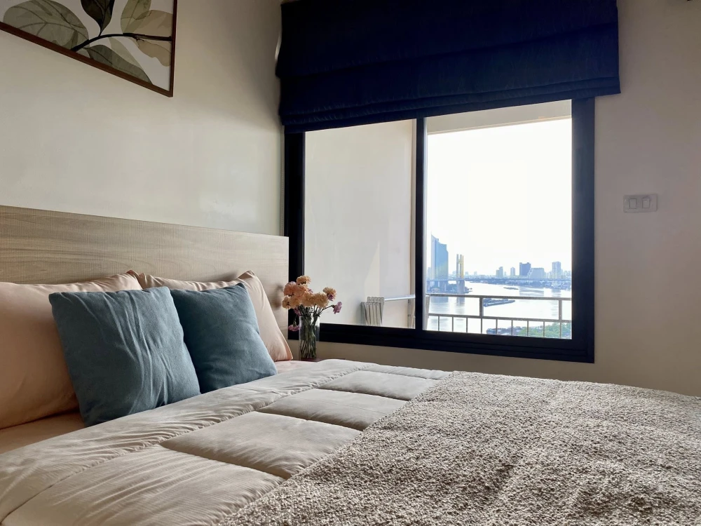 For rent: U Delight Residence Riverfront Rama 3, 23rd floor unit with balcony overlooking the Chao Phraya River. The room is bright, airy, and comfort