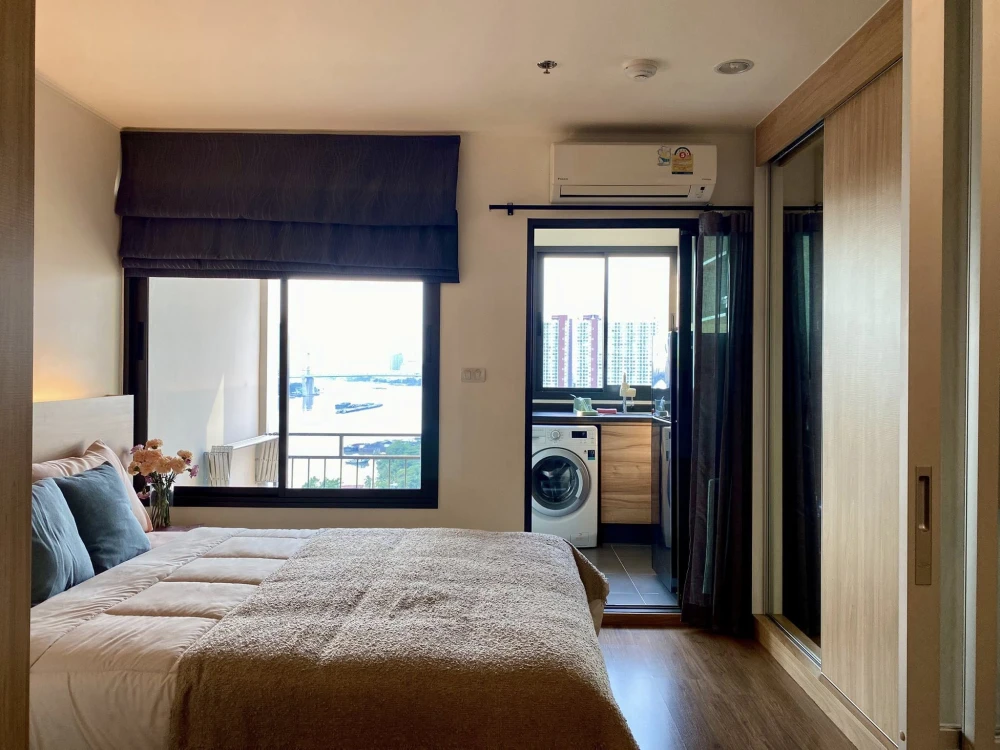 For rent: U Delight Residence Riverfront Rama 3, 23rd floor unit with balcony overlooking the Chao Phraya River. The room is bright, airy, and comfort