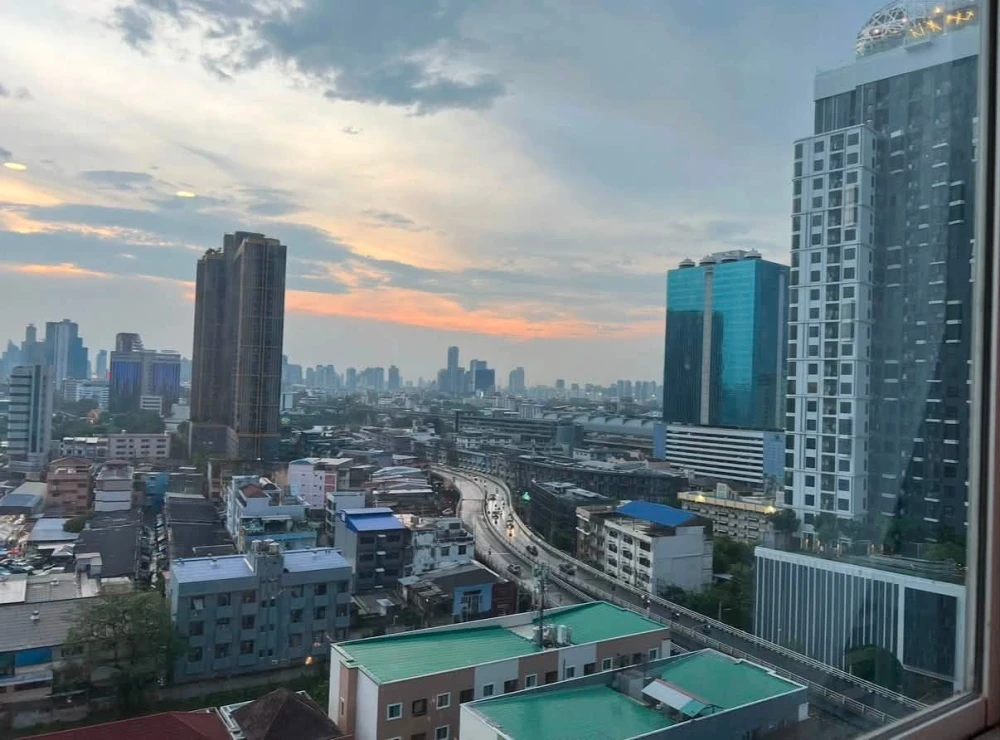 For rent: U Delight Residence (Pattanakarn - Thonglor), unobstructed city view, beautiful both day and night, with a large wardrobe, ideal for those w