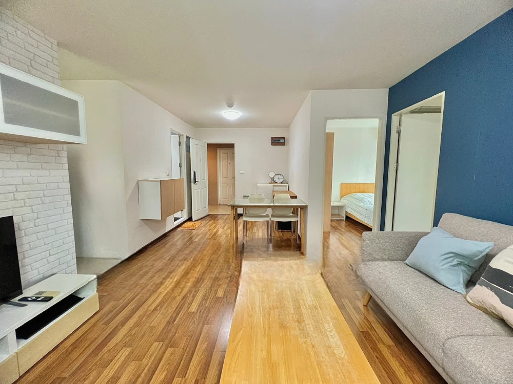 For rent: U Ratchayothin (Phahon Yothin 32), fully furnished + complete electrical appliances, wallpaper installed, ready to move in immediately.