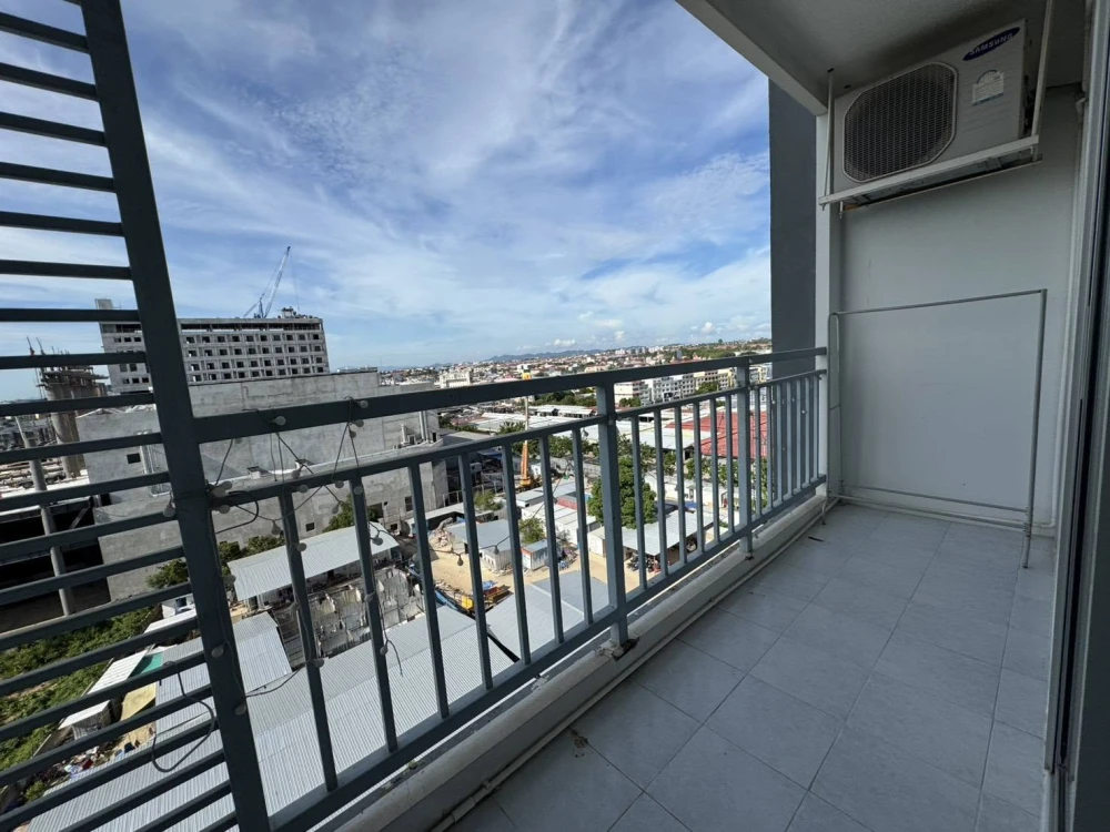 For rent: Unicca Pattaya, 11th floor unit. Spacious living area, stunning unobstructed city views. Don't miss out on this great opportunity!