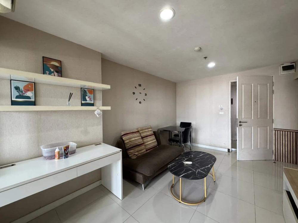 For rent: Unicca Pattaya, 11th floor unit. Spacious living area, stunning unobstructed city views. Don't miss out on this great opportunity!