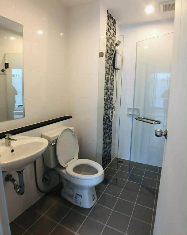 For rent: UNIO Charan 3, ready-to-move-in unit with full furniture. Book now! Great price, hard to find.