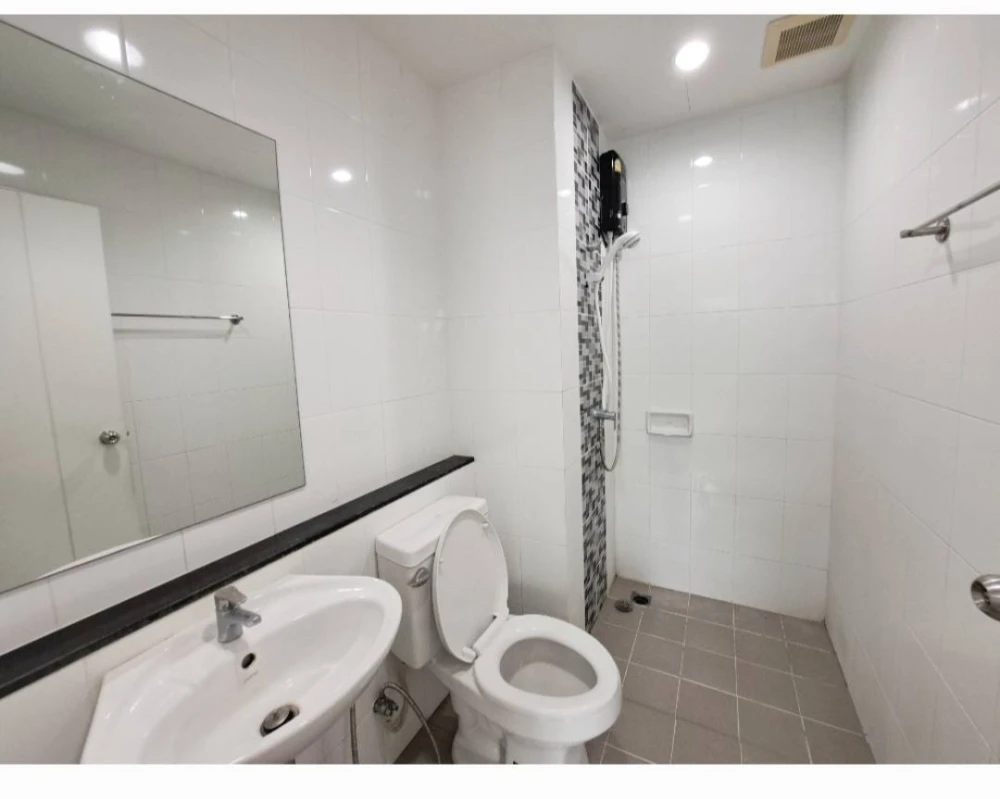 For rent: UNIO Charan 3, 8th floor, beautiful room, fully decorated, comfortable, divided into sections, reserve now, urgently.
