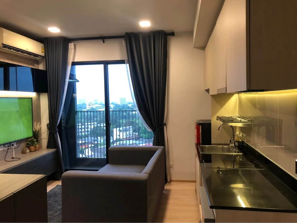 For rent: Unio H Tiwanon. Large, airy, and comfortable room on a high floor. Spacious and pleasant to live in. Book now, don't miss out!!