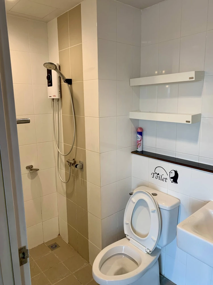 Unio Rama 2-Thakham for rent, a comfortable room, stylishly decorated, fully furnished and equipped with amenities. Reserve now!