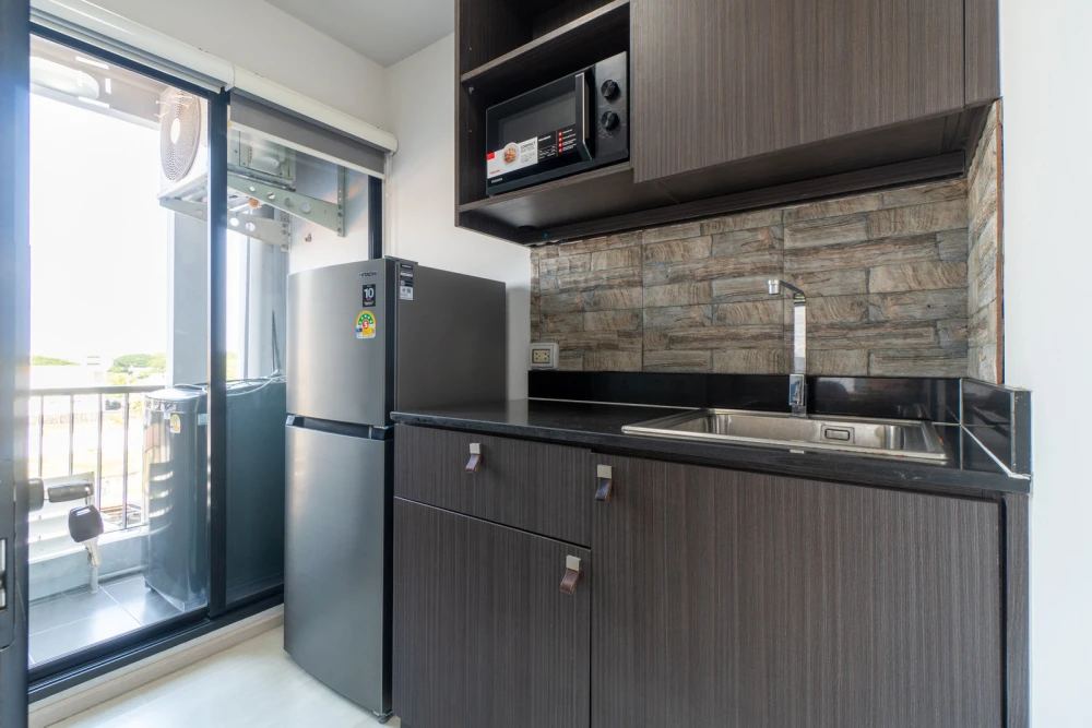 For rent: UNIO Ramkhamhaeng - Serithai, 5th floor, unobstructed view, corner unit, fully furnished. Book now!