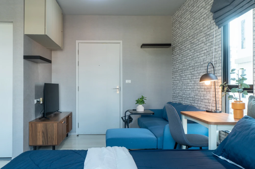 For rent: UNIO Ramkhamhaeng - Serithai, 5th floor, unobstructed view, corner unit, fully furnished. Book now!