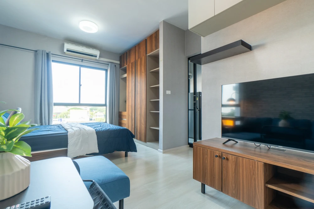 For rent: UNIO Ramkhamhaeng - Serithai, 5th floor, unobstructed view, corner unit, fully furnished. Book now!