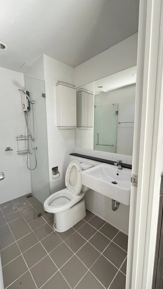 For rent: UNIO Ramkhamhaeng - Serithai. Comfortable room, great location, and complete amenities. Book now!