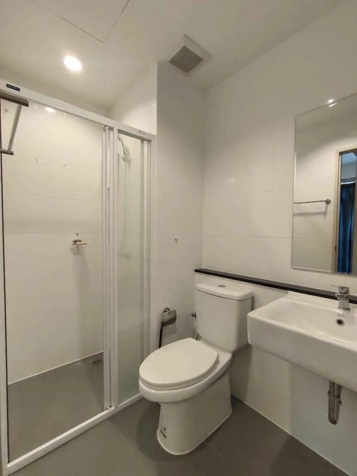 For rent: Unio Sukhumvit 72, 2 bedrooms, ready to move in, fully furnished, appliances included, affordable price. You must hurry to reserve.