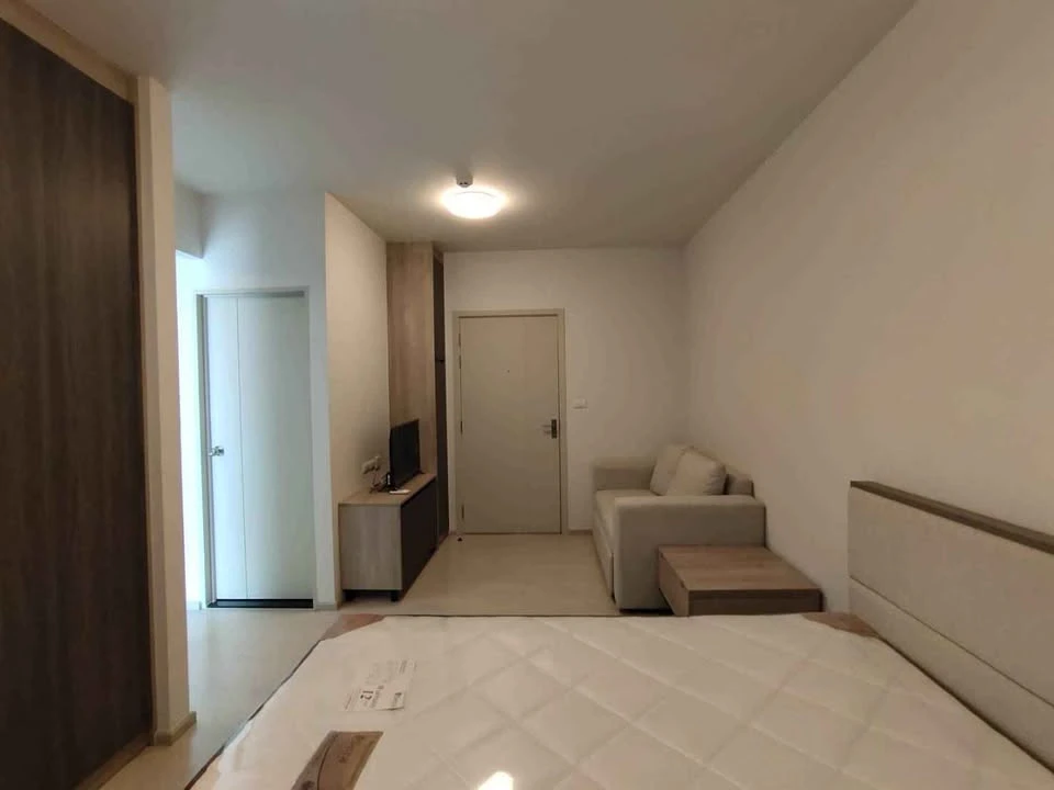 For rent: Unio Sukhumvit 72, 2 bedrooms, ready to move in, fully furnished, appliances included, affordable price. You must hurry to reserve.