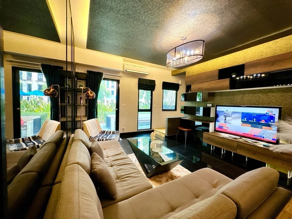 For rent: Unio Sukhumvit 72, 1st-2nd floor, duplex style, quiet, comfortable, can walk to the garden and swimming pool. Reserve now.