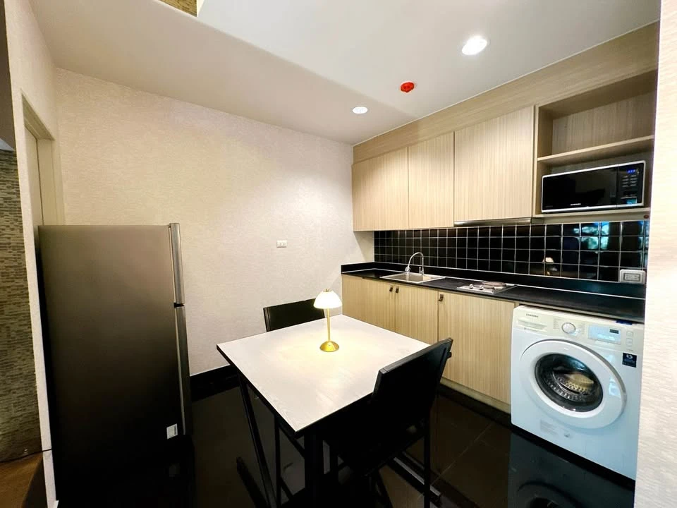 For rent: Unio Sukhumvit 72, 1st-2nd floor, duplex style, quiet, comfortable, can walk to the garden and swimming pool. Reserve now.