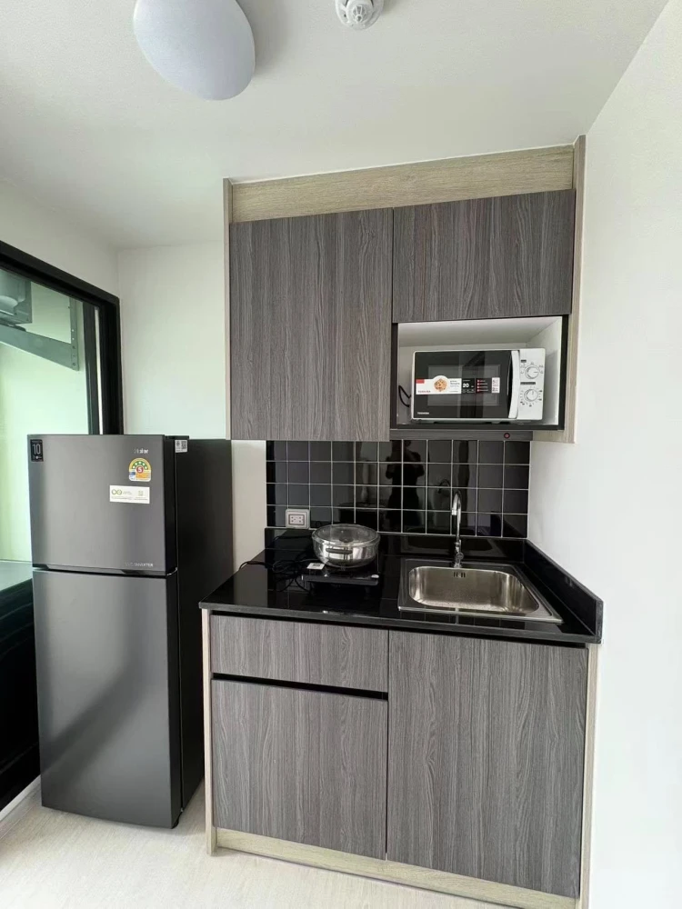 For rent: Unio Sukhumvit 72, a nice room on the 7th floor, fully furnished and equipped with appliances. Just bring your bags and move in!
