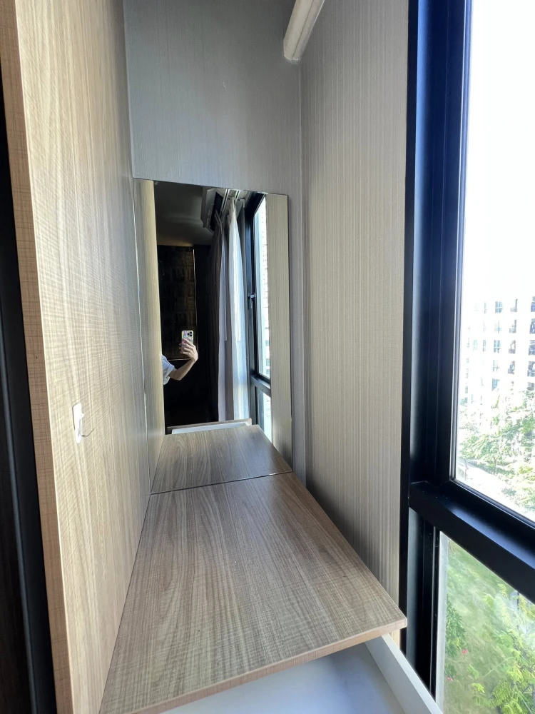 For rent: Unio Sukhumvit 72, a nice room with beautiful wallpaper. Comes with complete furniture. Don't miss it.