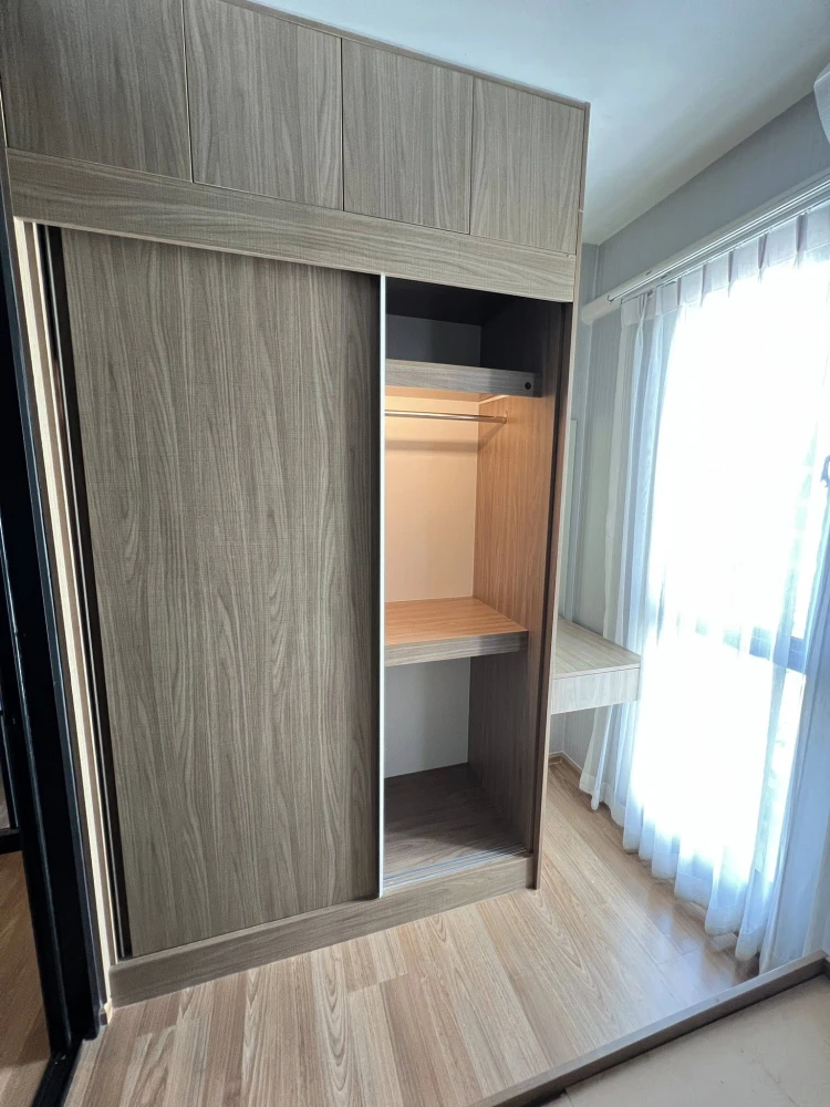 For rent: Unio Sukhumvit 72, a nice room with beautiful wallpaper. Comes with complete furniture. Don't miss it.