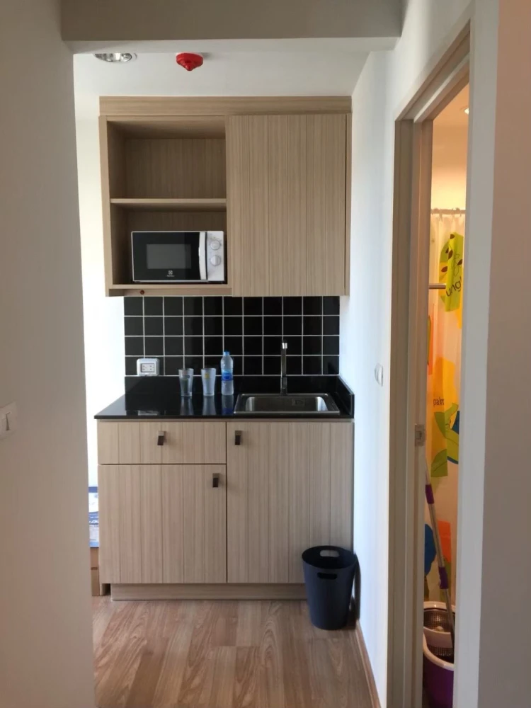For rent: Unio Sukhumvit 72, nice room, good location, comes with complete furniture and facilities. Don't miss it.
