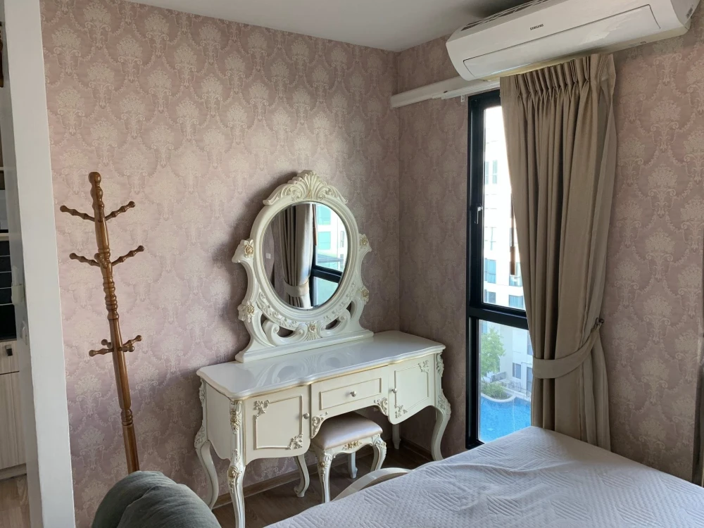 Unio Sukhumvit 72 Studio room for rent, decorated in princess style, with beautiful wallpaper. Hurry and reserve now!